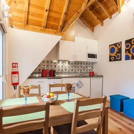 Agua-da-flor Apartment *